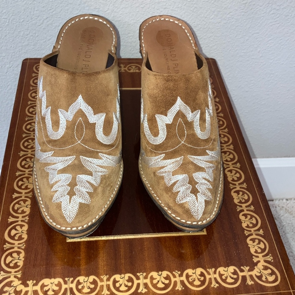 DONALD J PLINER 8 Cinnamon Brown Suede mules